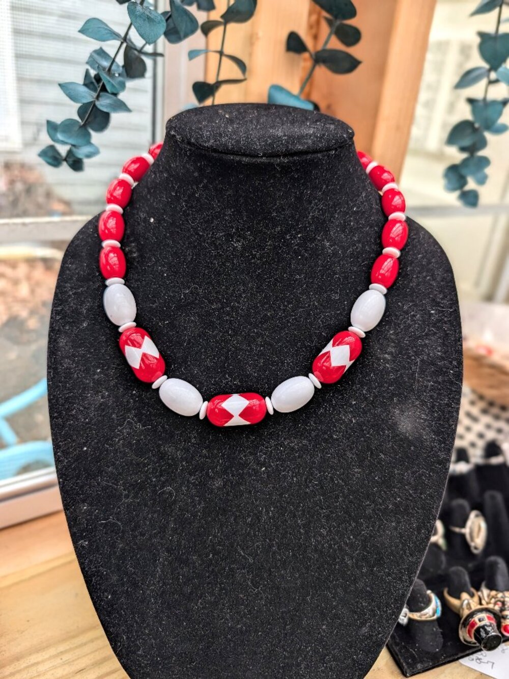 Vintage 1980's Red & White Beaded Necklace, So cute!
